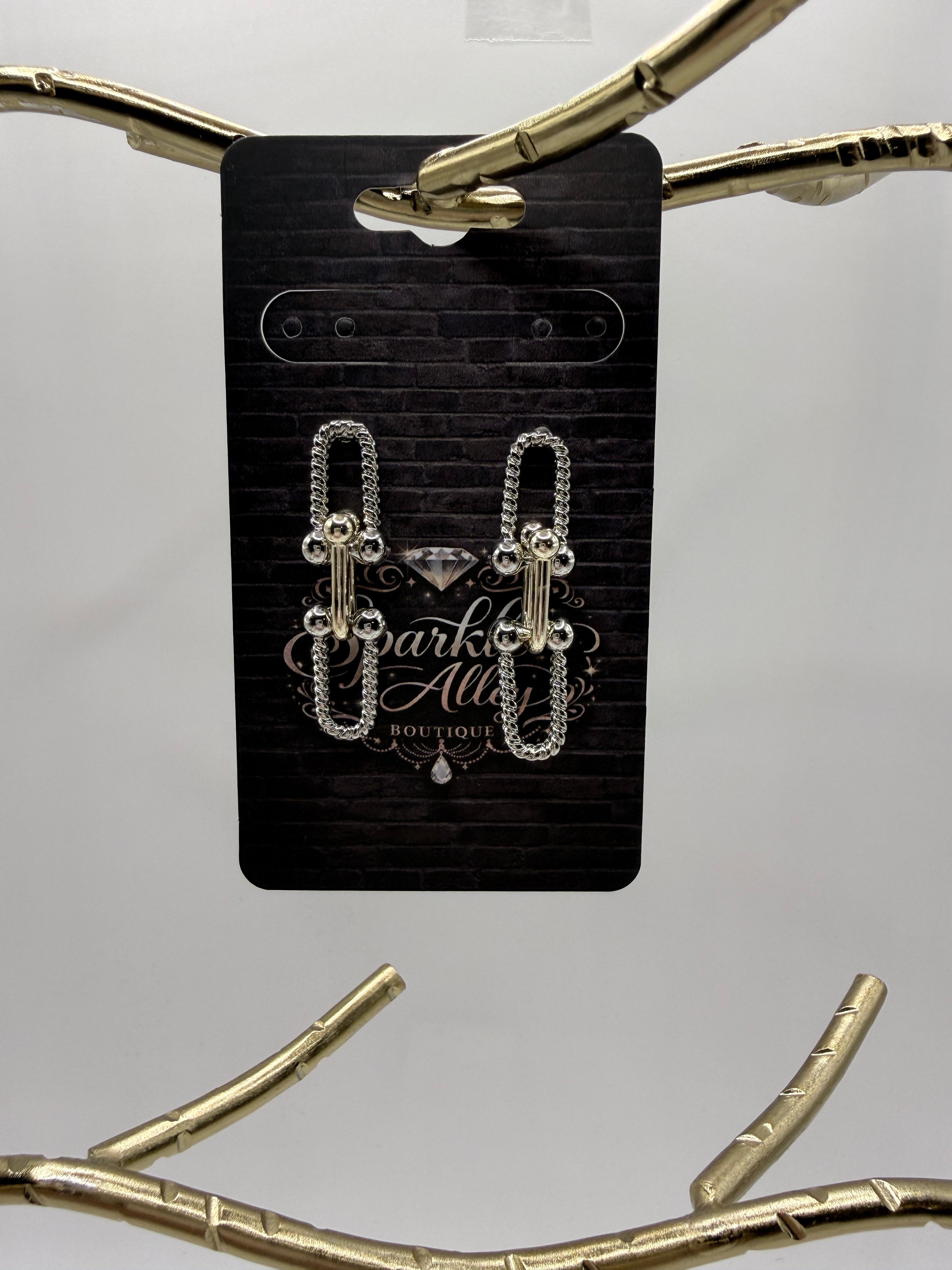 Silver Geometric Link Dangle Earrings – Modern Chain Style