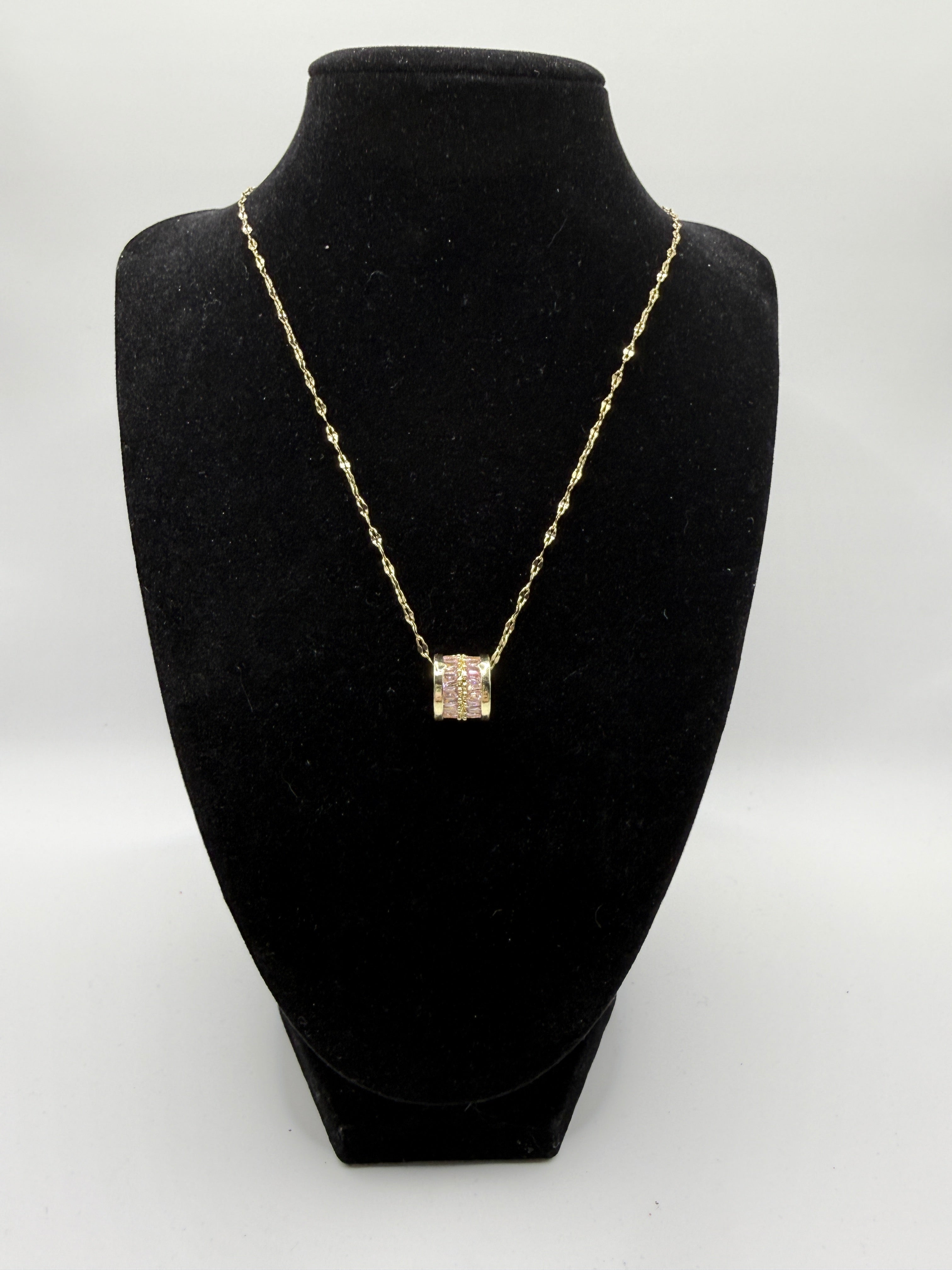 18″ Gold Necklace with Baguette Barrel Pendant
