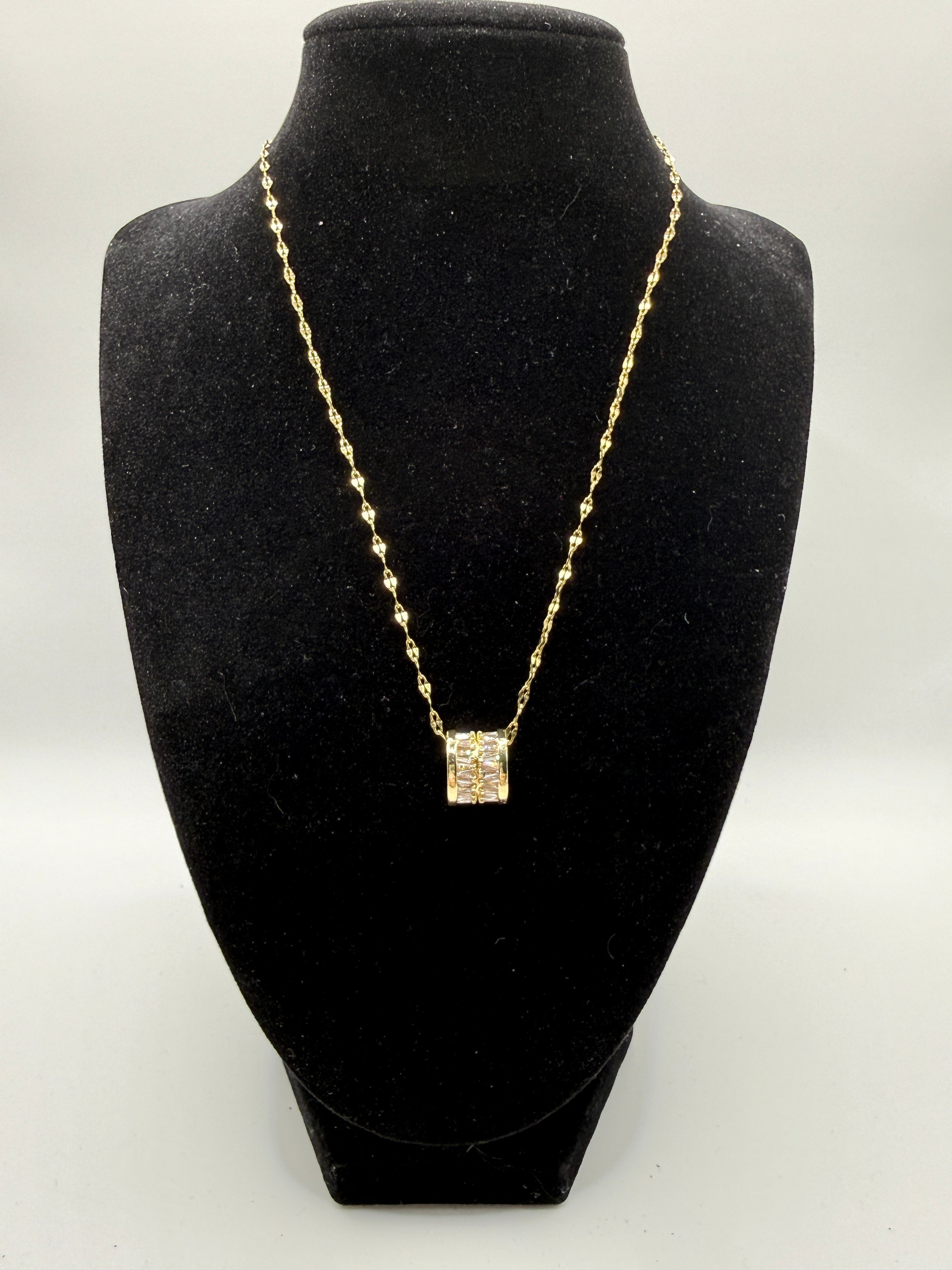 18″ Gold Necklace with Baguette Barrel Pendant