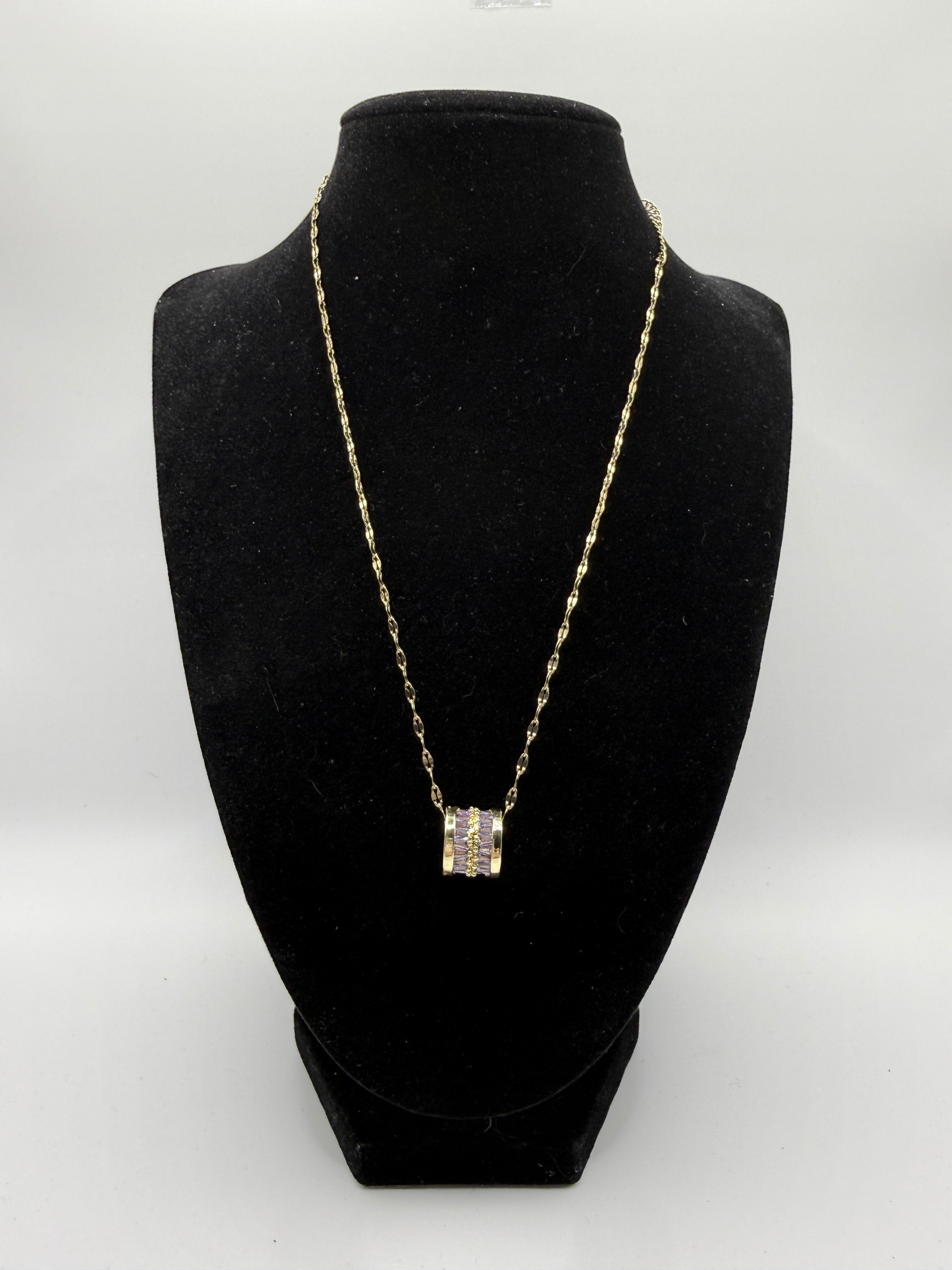 18″ Gold Necklace with Baguette Barrel Pendant