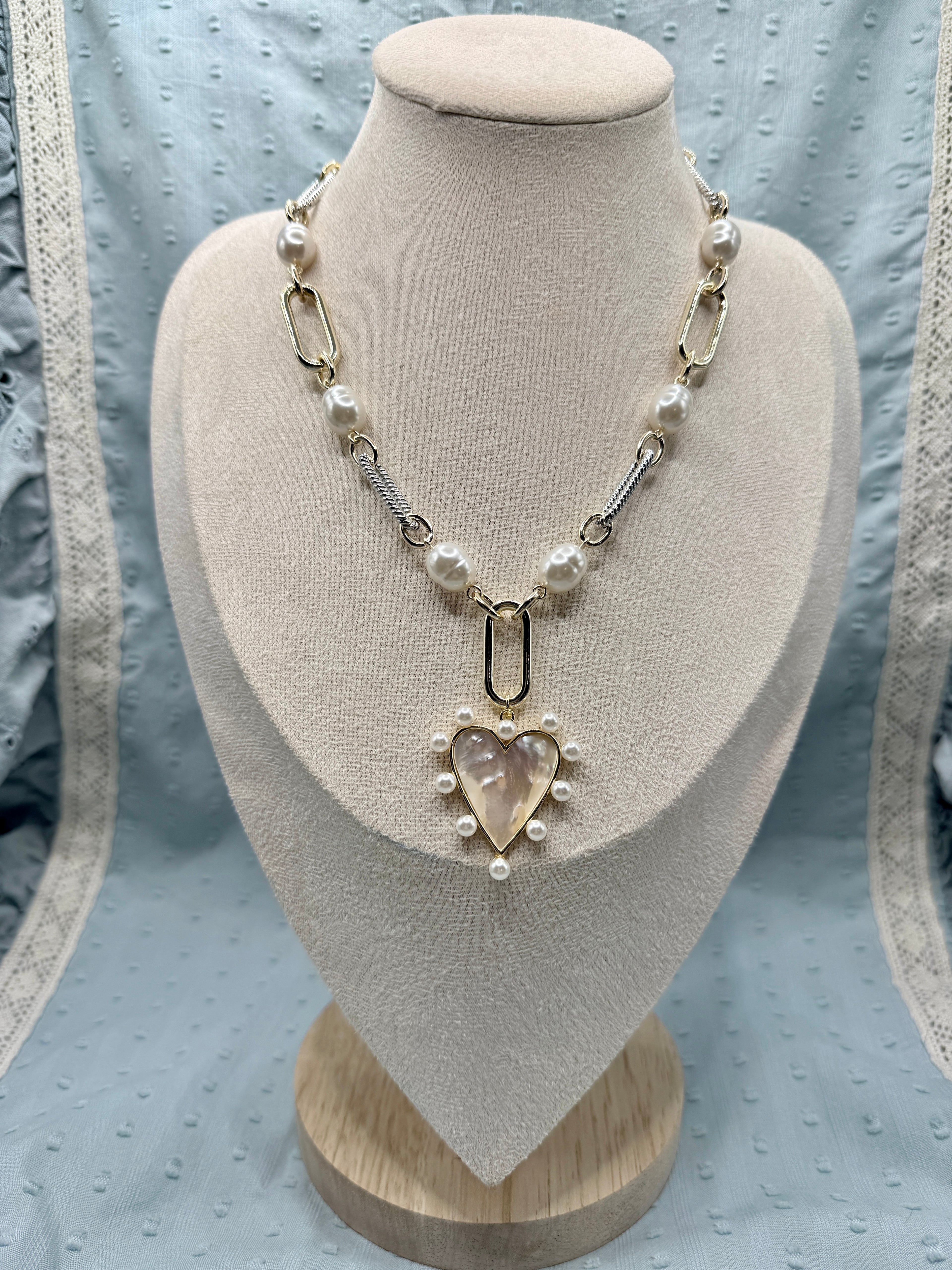 Handmade Pearl Kiss Heart Necklace